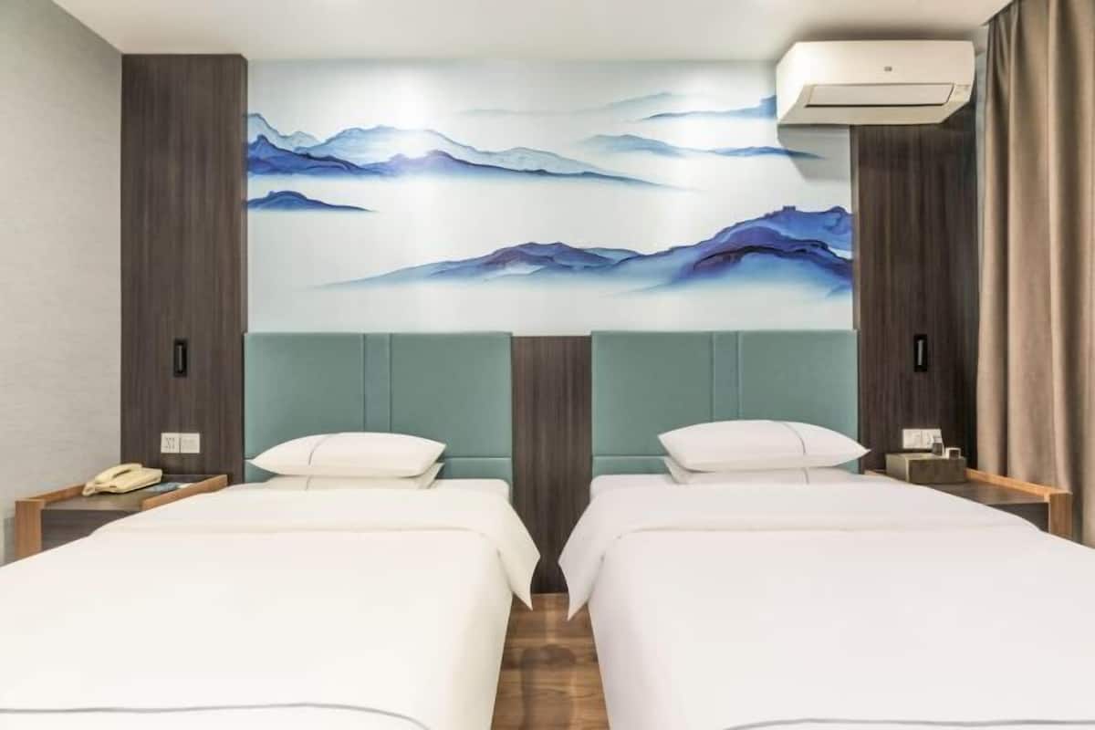 In-room safe, free WiFi