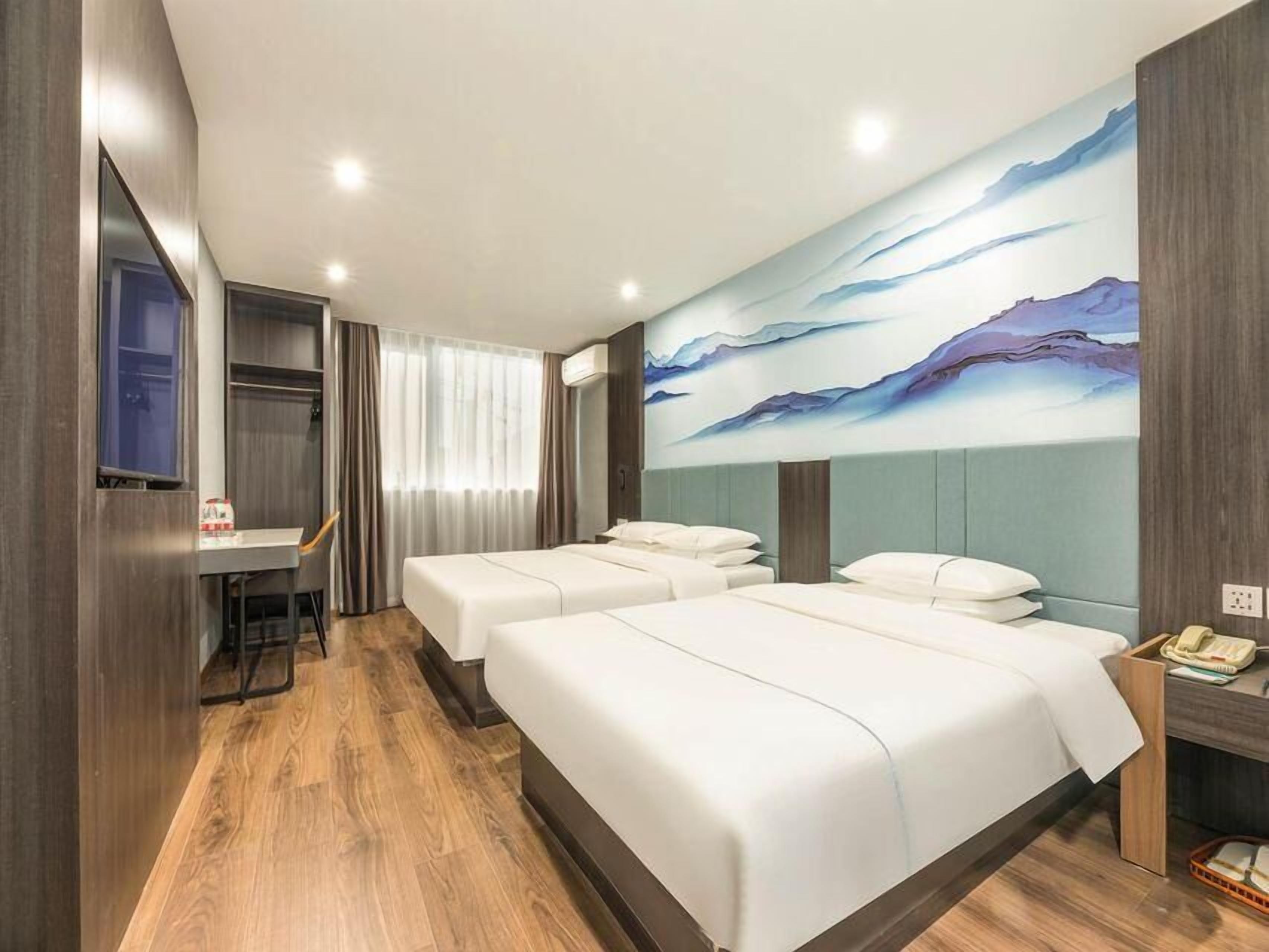 In-room safe, WiFi (free)