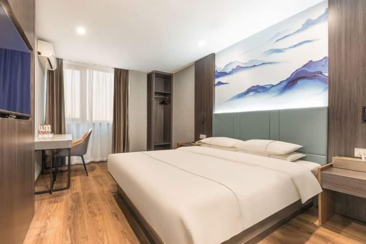 In-room safe, free WiFi