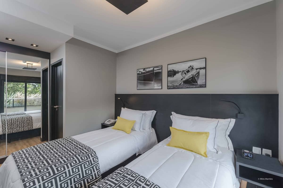 客房內保險箱、書桌、遮光布/窗簾、免費無線上網