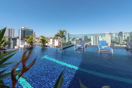 Outdoor pool, pool umbrellas, sun loungers