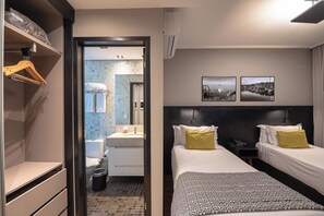 Executive Twin Room, 2 Twin Beds | 1 bedroom, in-room safe, desk, blackout drapes