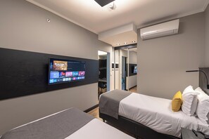 In-room safe, desk, blackout curtains, free WiFi -  I am Design Hotel Campinas by Hotelaria Brasil (Campinas)