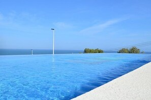 Outdoor pool, an infinity pool - Nova Beach Apartment (Santa Pola)