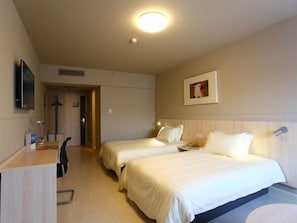 In-room safe, free WiFi, bed sheets