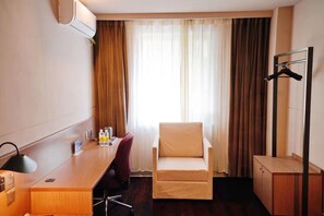 双床房 (A) | 客房内保险箱、收费 WiFi