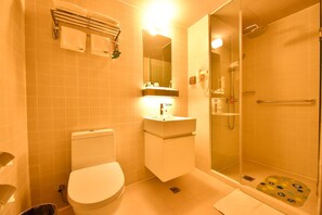 Shower, free toiletries - Jinjiang Inn Select (Haikou Arcade House Old Street Binhai Avenue) (Haikou)