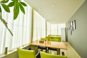 Restaurant - Jinjiang Inn Select (Haikou Arcade House Old Street Binhai Avenue) (Haikou)
