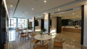 Daily local cuisine breakfast (CNY 22 per person)