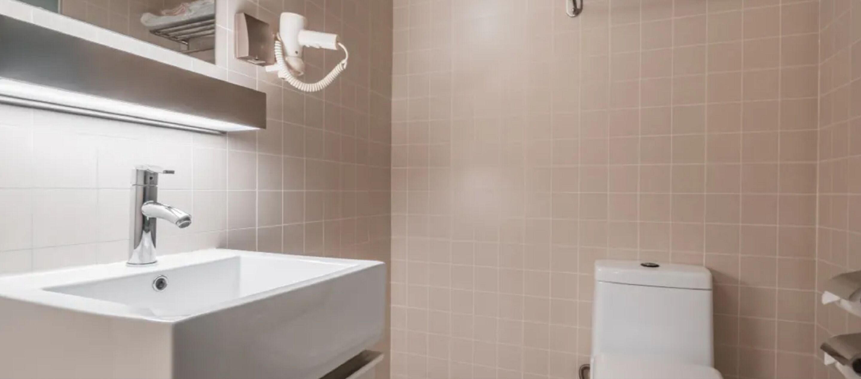 business room (c) | bathroom | shower, free toiletries, towels