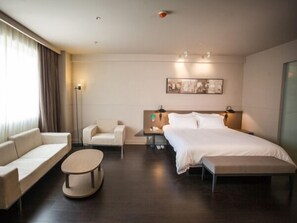 In-room safe, free WiFi