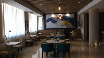 每日供应自助式早餐(需付费)