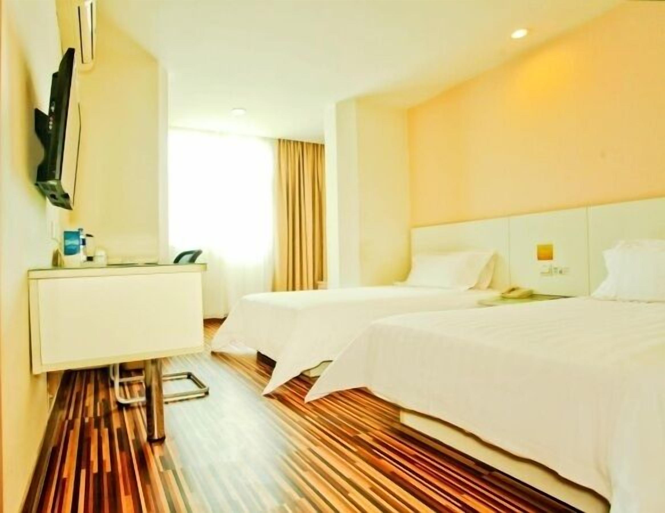 In-room safe, free WiFi