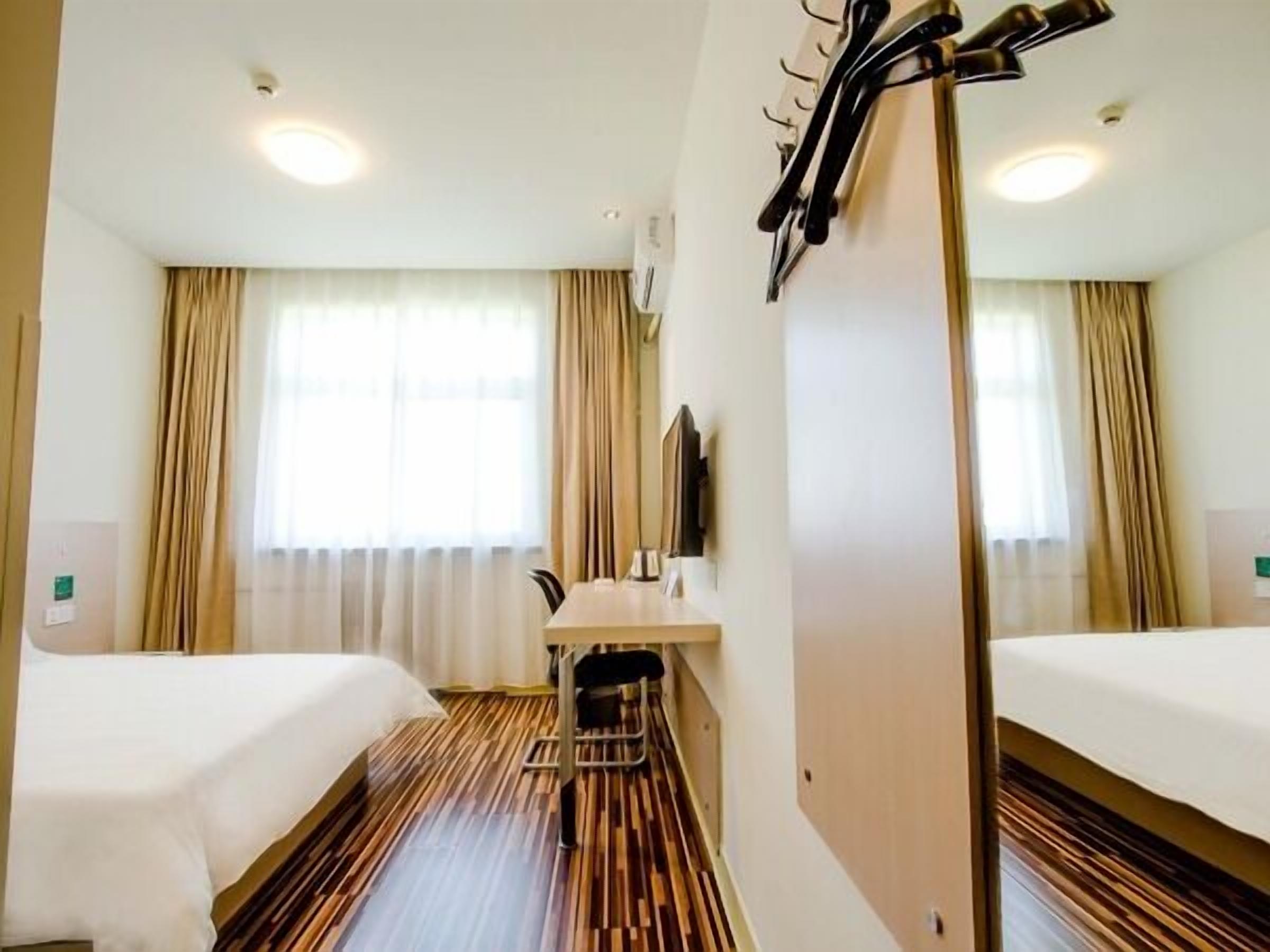 in-room safe, free wifi