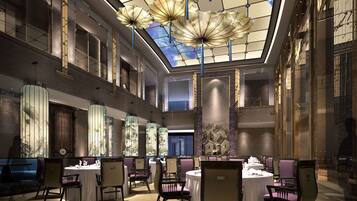 4 restaurants, breakfast, lunch, dinner served; Chinese cuisine