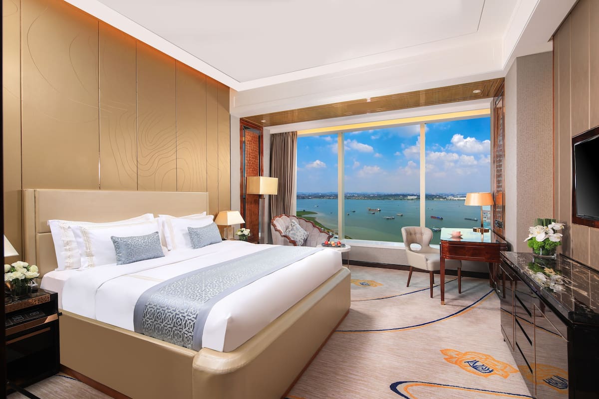 Premium bedding, minibar, in-room safe, individually decorated