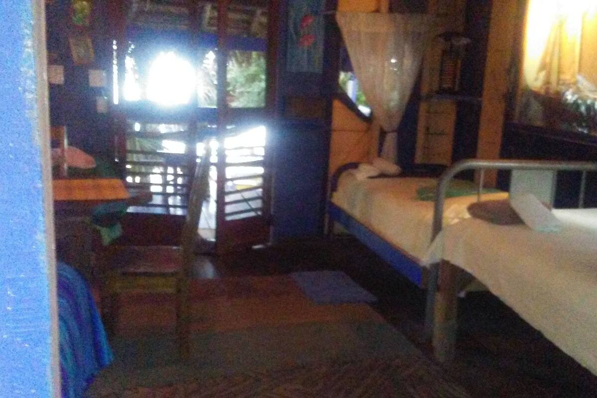 Doppel- oder Zweibettzimmer, Gartenblick, Erdgeschoss | Zimmersafe, individuell dekoriert, individuell eingerichtet