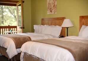 雙人房, 2 張加大雙人床 | 書桌、熨斗/熨衣板、免費無線上網、床單