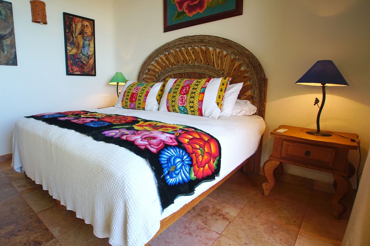 Unit #4 Villa, 1 King Bed, Kitchen, Ocean View | Zimmersafe, kostenloses WLAN