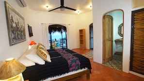 Unit #1 Villa, 1 Bedroom, Kitchen, Sea Facing  | Tallelokero huoneessa, ilmainen Wi-Fi