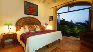 Unit #4 Villa, 1 King Bed, Kitchen, Ocean View | Zimmersafe, kostenloses WLAN