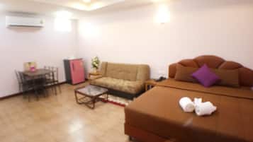 Double Room | Minibar, desk, iron/ironing board, free WiFi