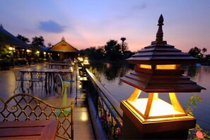 Lunch and dinner served, Thai cuisine