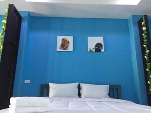Desk, free WiFi, bed sheets - Na Kabin Resort (Kabin Buri)