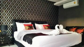 Room | Blackout drapes, free WiFi