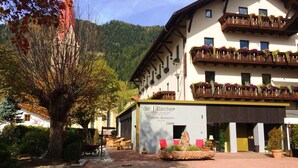 A traditional building with a sign reading "der Lilbircher" and balconies with plants.