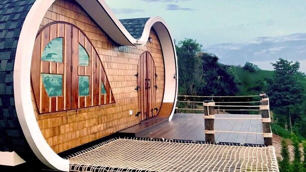 A heart-shaped building with wooden panels and large windows. - Kiripura Resort (Khao Kho)