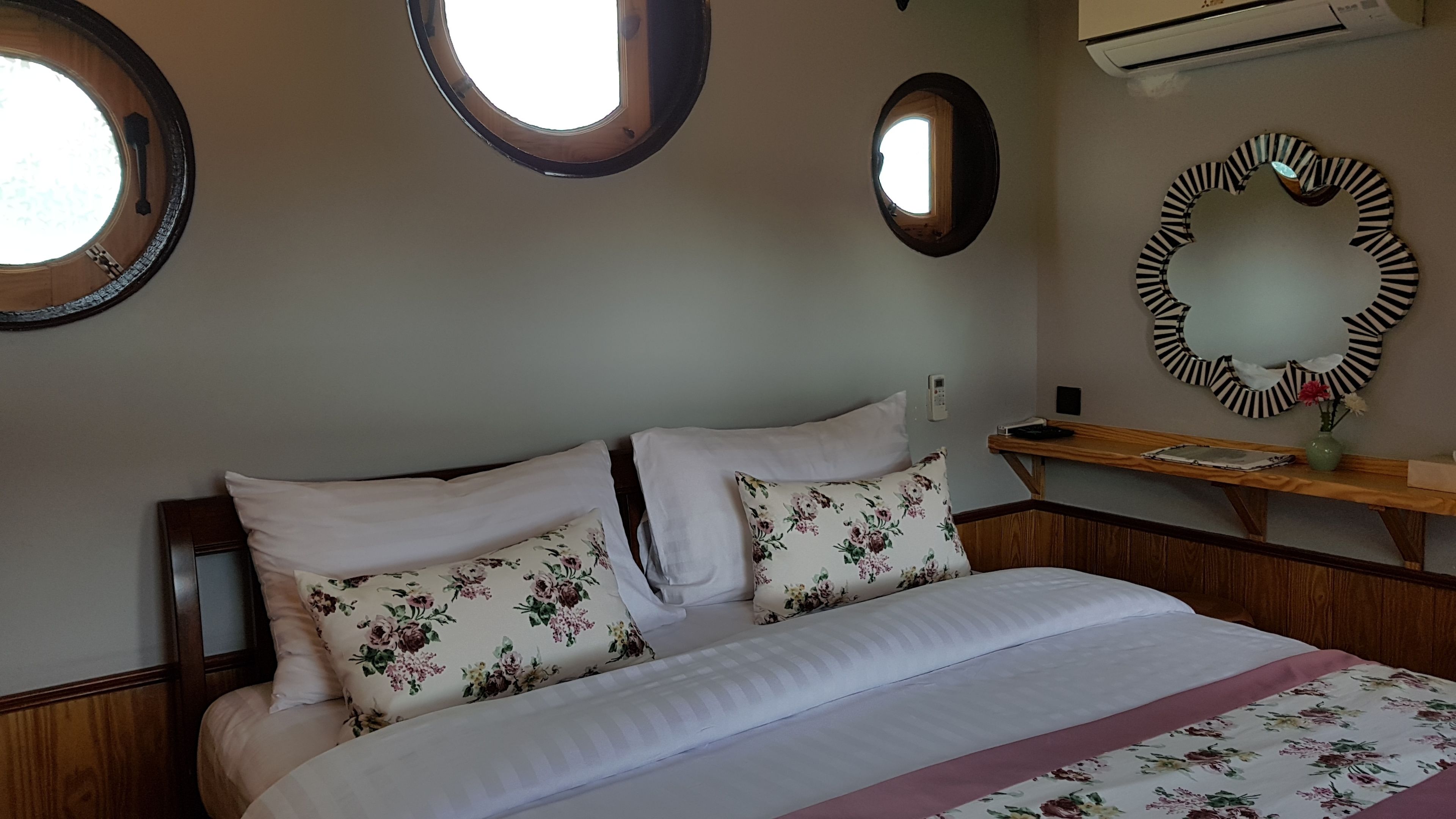 スタンダード ダブルルーム | ミニバー、デスク、可動式ベッド、WiFi (無料)