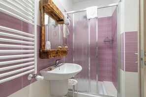 Double Room | Bathroom | Shower, rainfall showerhead, free toiletries, hair dryer - B&B DolceVita Napoli (Naples)