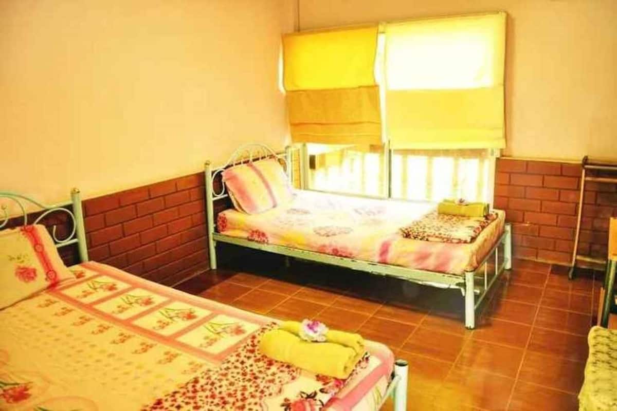 Quarto duplo standard | Ferros/tábuas de passar roupa, Wi-Fi de cortesia