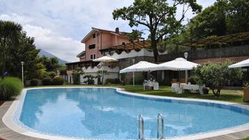 Piscina stagionale all'aperto