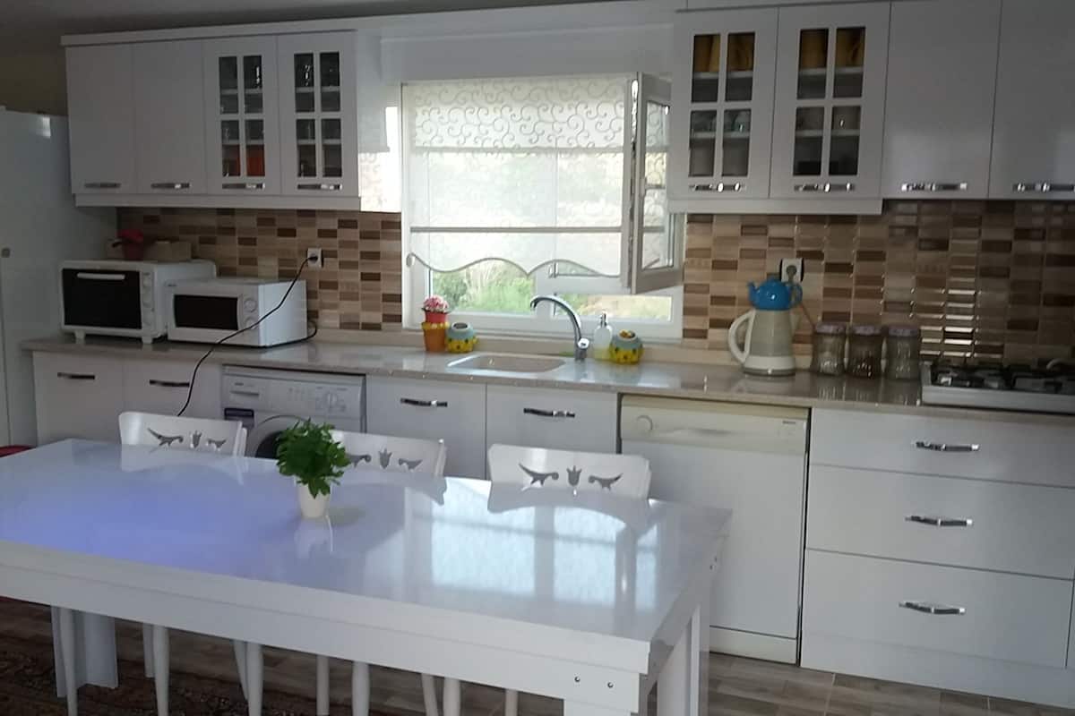 family condo, multiple bedrooms, kitchenette | shared kitchen