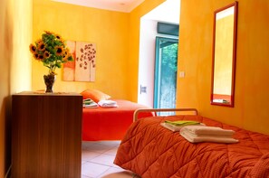 Familienapartment, 2 Schlafzimmer | Schreibtisch, Bügeleisen/Bügelbrett, kostenloses WLAN