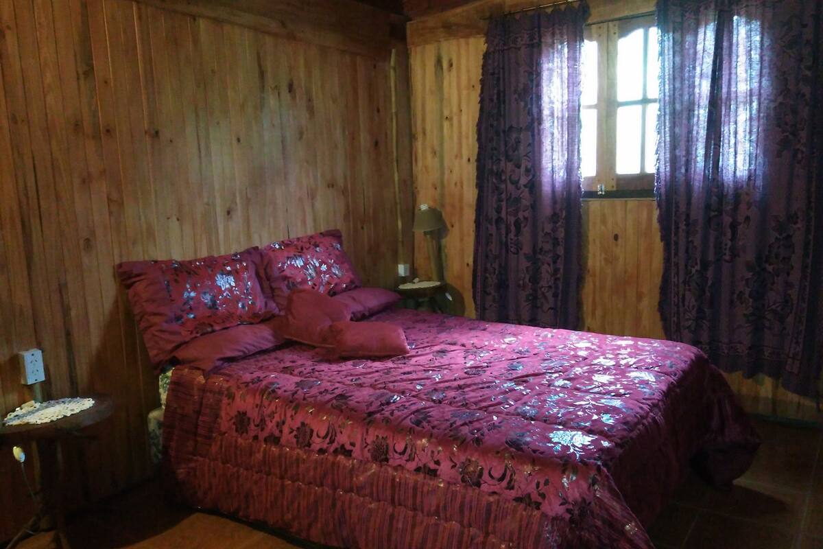 1 bedroom, free cots/infant beds