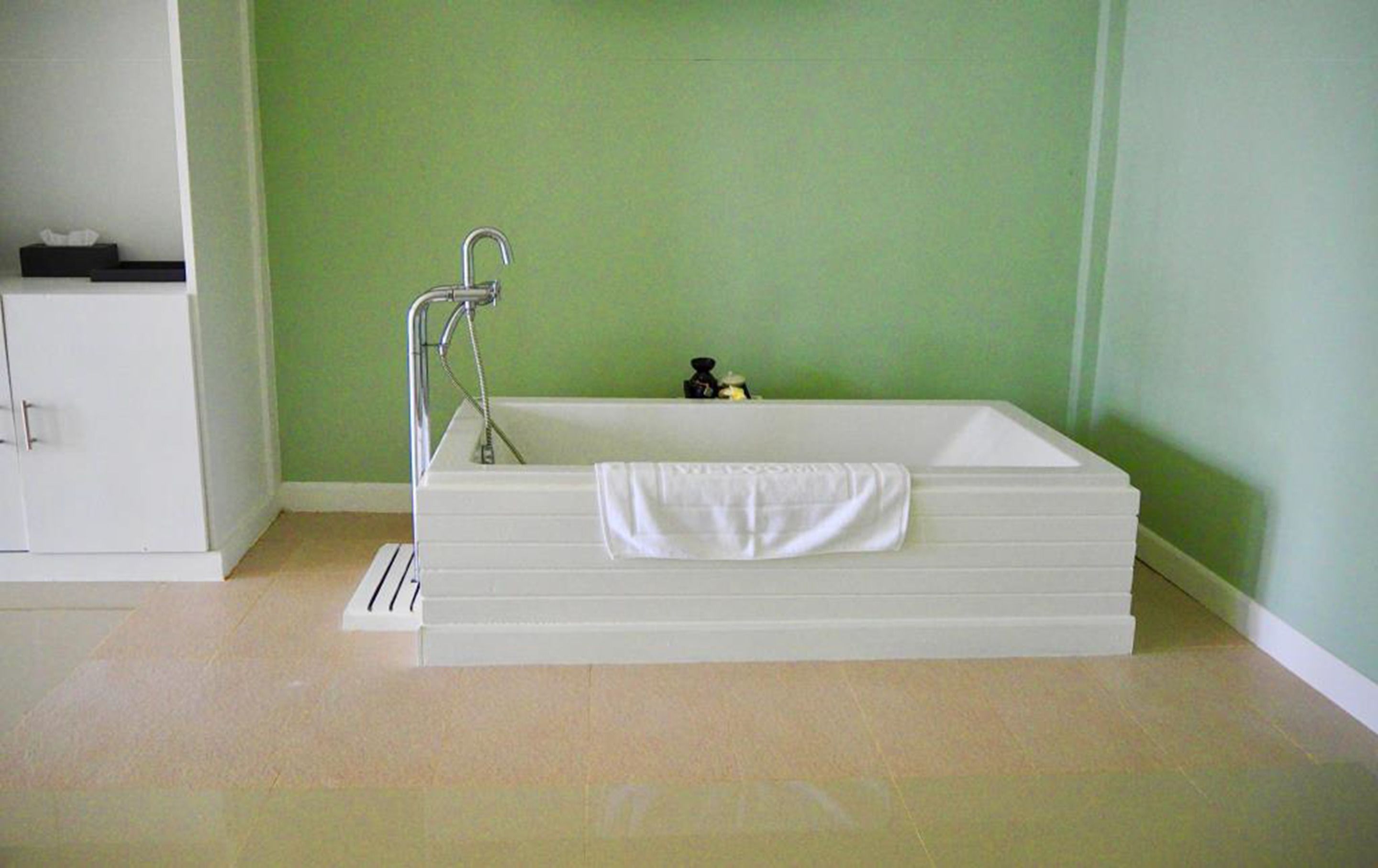 family quadruple room, multiple beds | deep-soaking bathtub