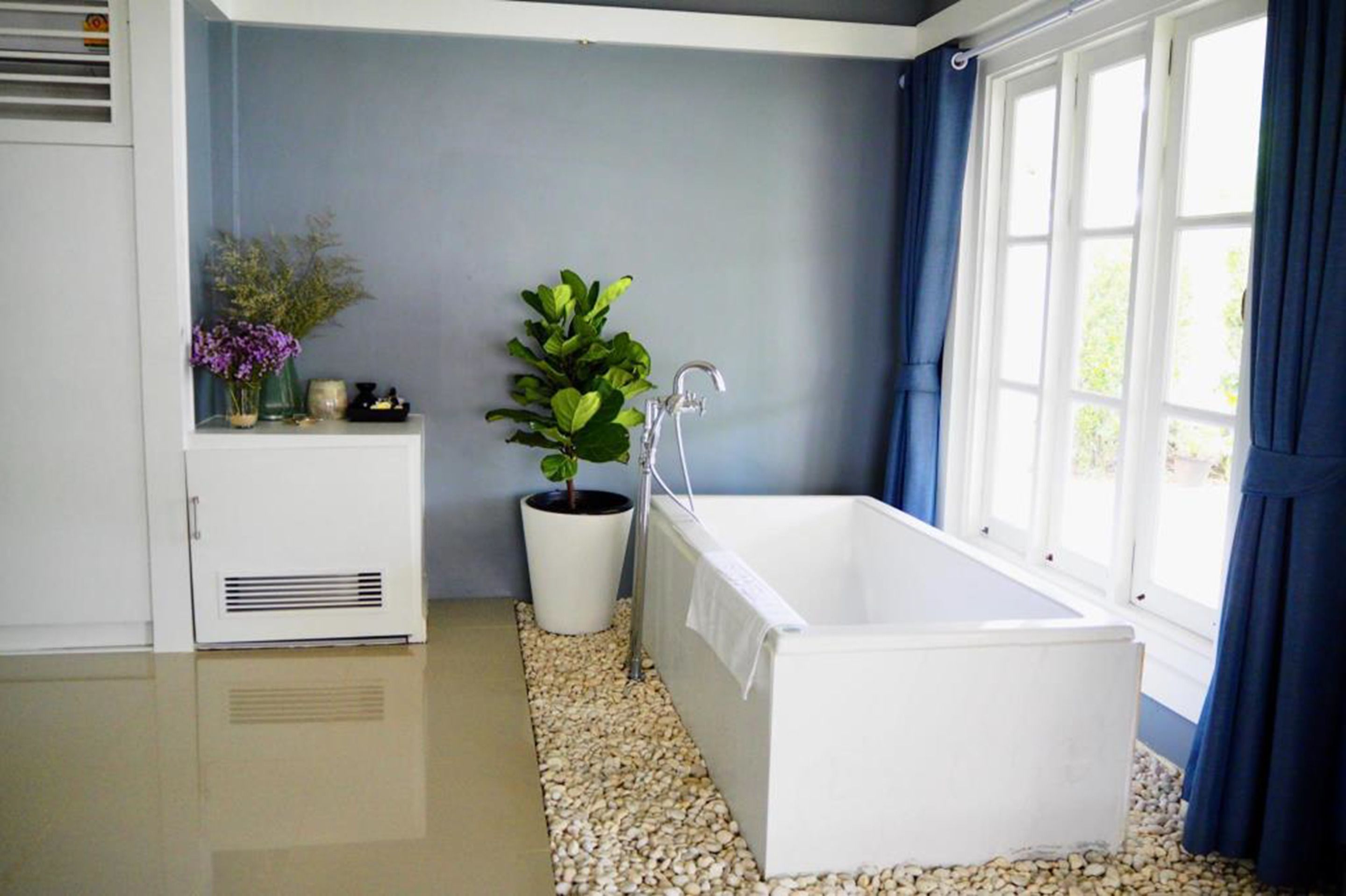 villa with private pool | deep-soaking bathtub