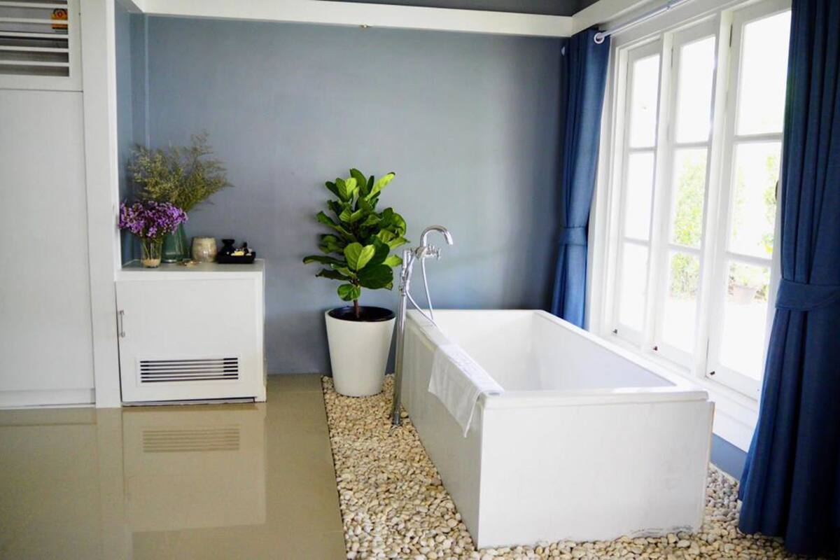 villa with private pool | deep-soaking bathtub