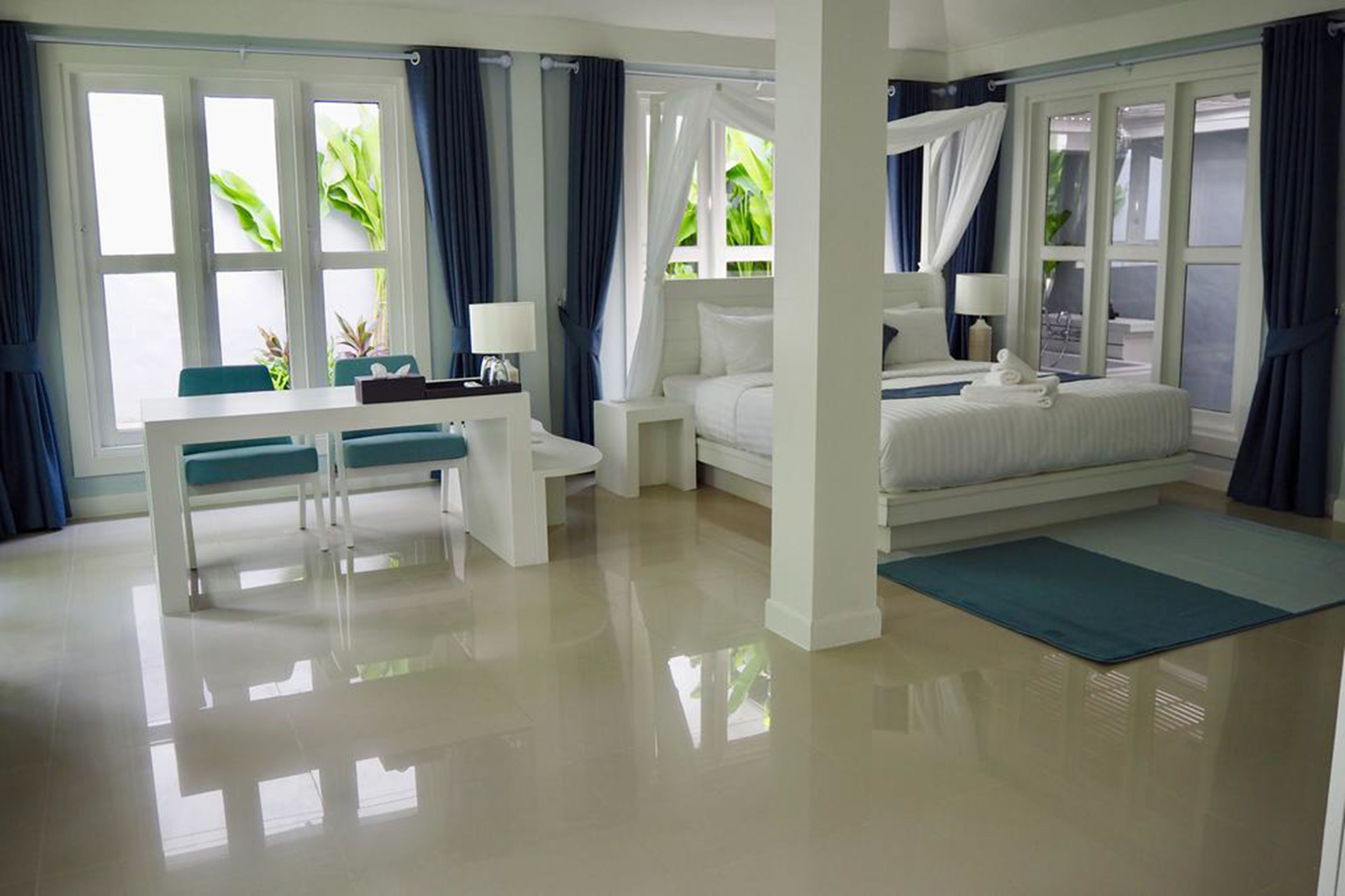 deluxe double room, 1 king bed | living area | 32-inch flat-screen tv with satellite channels, tv