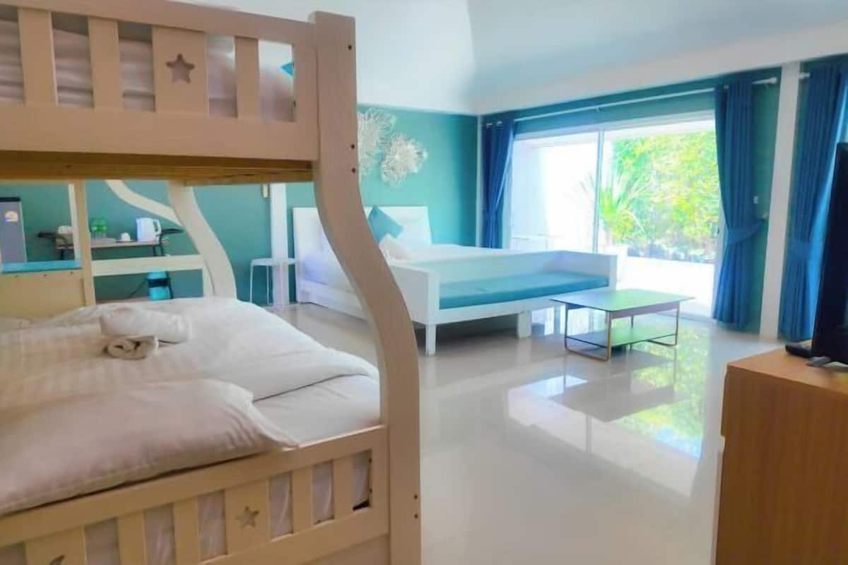 Premium bedding, in-room safe, desk, free WiFi
