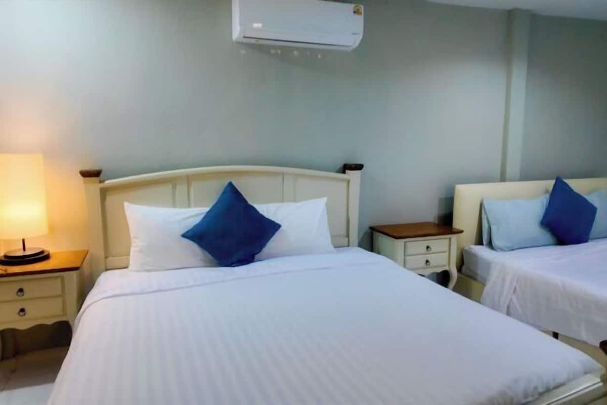 Premium bedding, in-room safe, desk, free WiFi