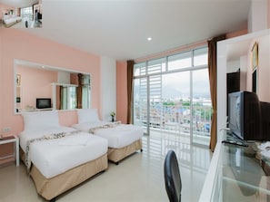 In-room safe, free WiFi, wheelchair access