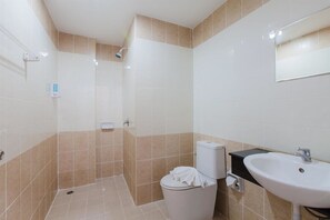 Shower, free toiletries, towels