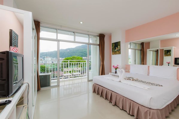 In-room safe, free WiFi, wheelchair access