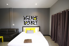 Standard Double Room - Nithra Ratree Hotel (Kabin Buri)