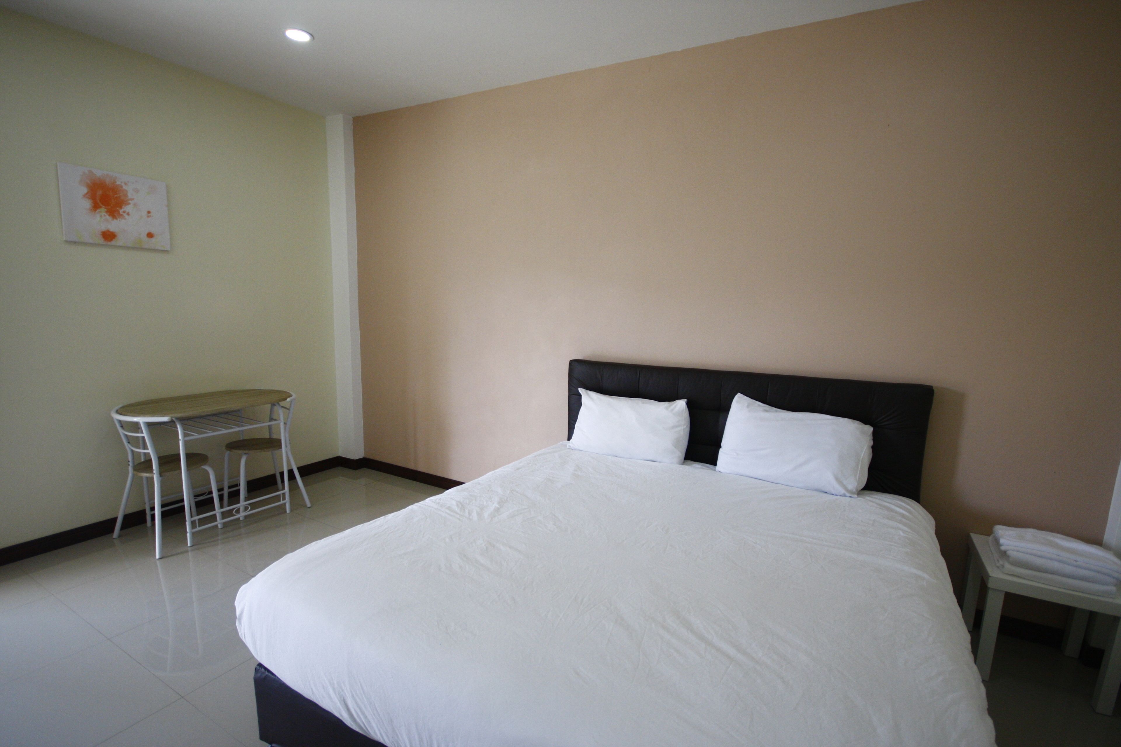 Standard Double Room | Desk, rollaway beds, free WiFi, bed sheets