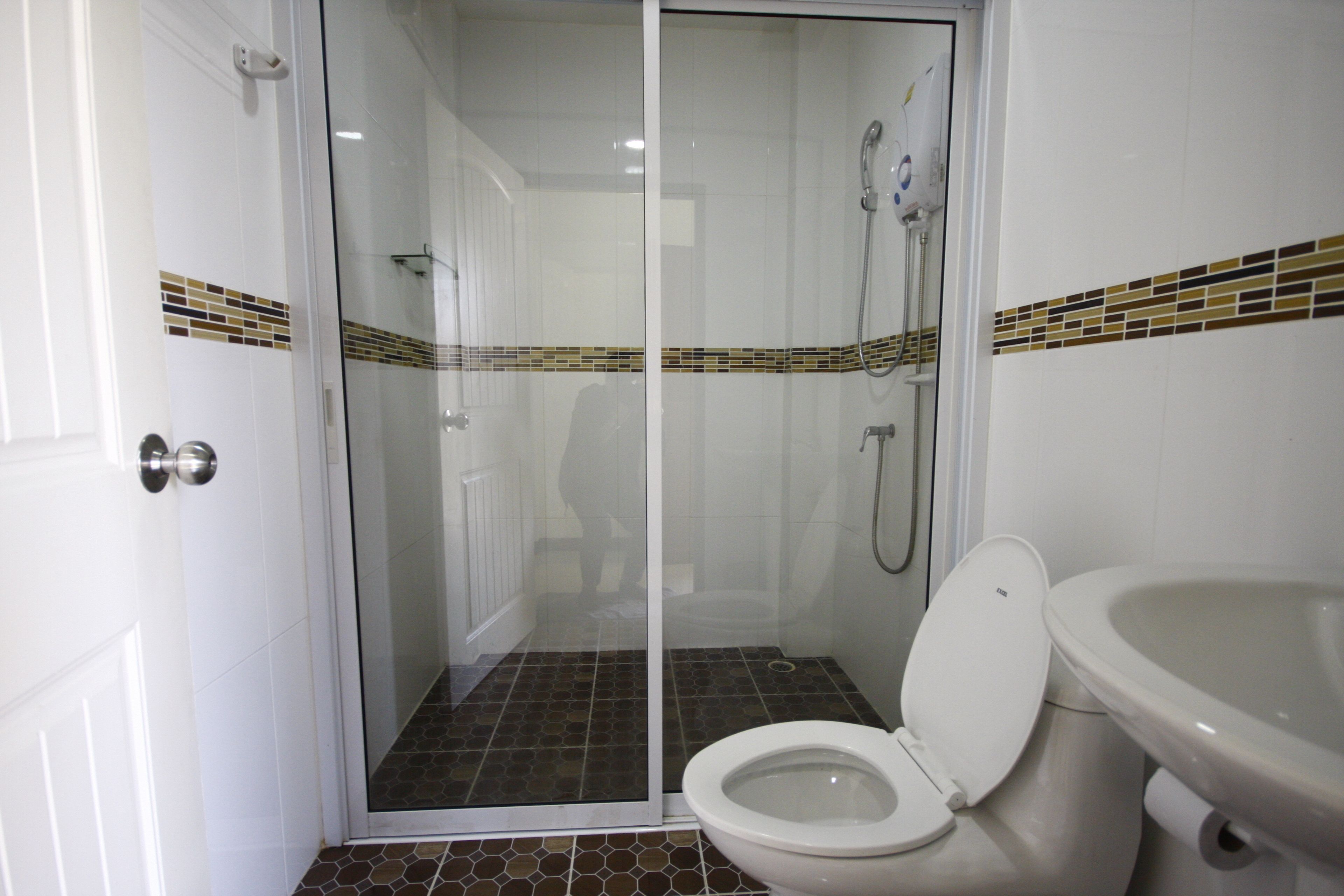 Doccia, set di cortesia gratuito, bidet, asciugamani